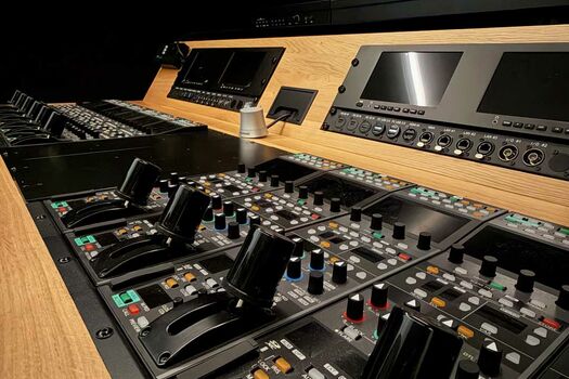 Premium Bildqualität in SDR oder LUT/LOG für Kino-Look, Broadcast-Qualität, Professionelle Farbkorrektur für konsistenten Kameralook, Live HDR Produktion mit farbverbindlichem Monitoring, High-End Bildbearbeitung.